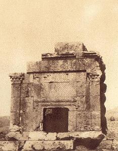 CONSTANTINE ET COTE OUEST 3635 MAUSOLEE ROMAIN A GUERGOUR